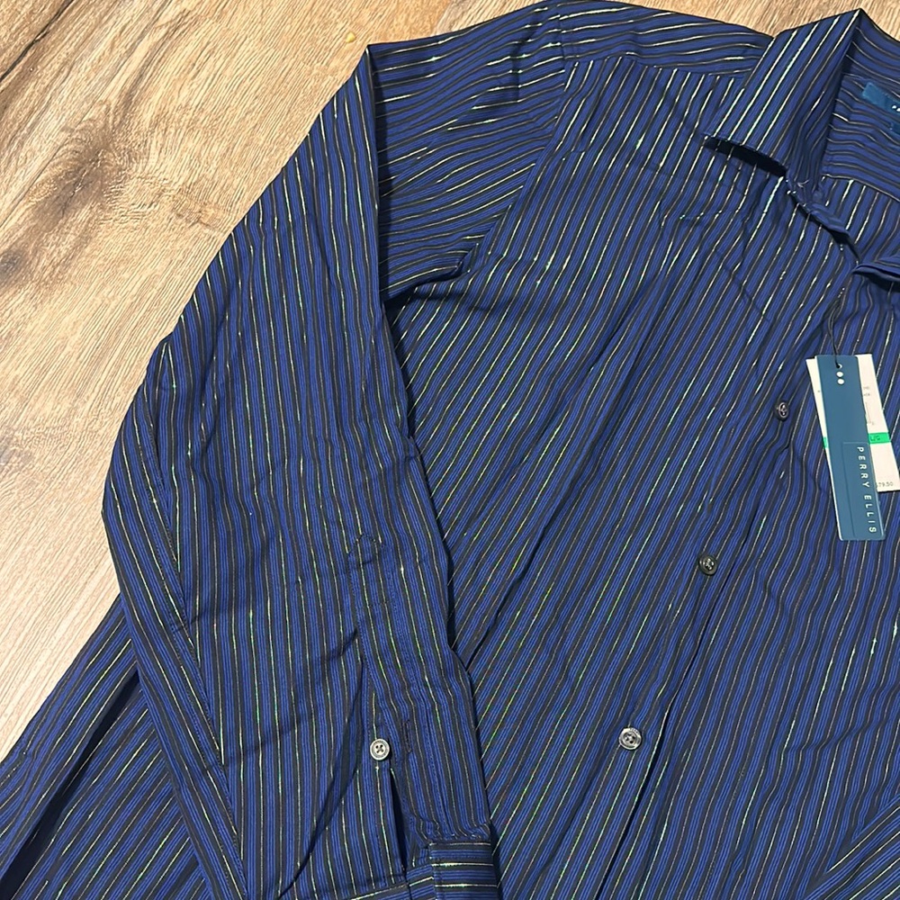 Perry Ellis Slim Fit Button down - Picture 3 of 11